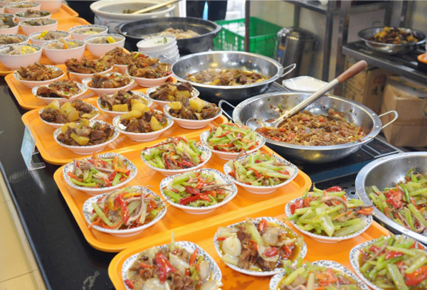 選對食堂承包企業(yè)，標準化公司員工餐飲管理